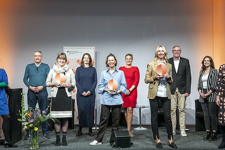 Gruppenfoto mit den ausgezeichneten Unternehmen