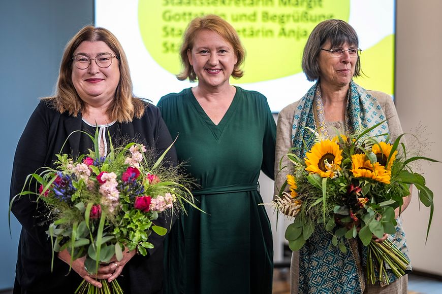 Gruppenbild mit Anja Stahmann, Lisa Paus und Margit Gottstein